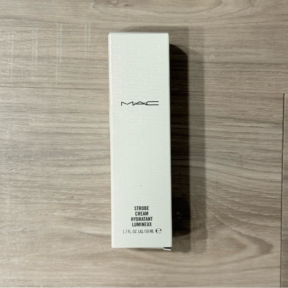 NEW MAC Strobe Cream | Moisturizer + Highlighter